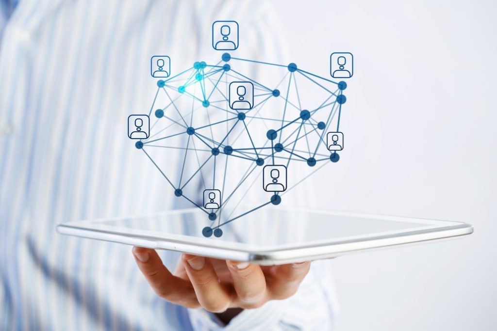 Social Media in Trade Show Marketing: Best Practices for Online Engagement
